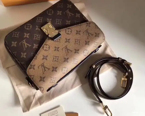 Louis POCHETTE Vuitton METIS 0427
